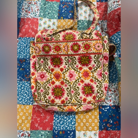 ￼ Vera Bradley pocketbook ￼ - Picture 1 of 3